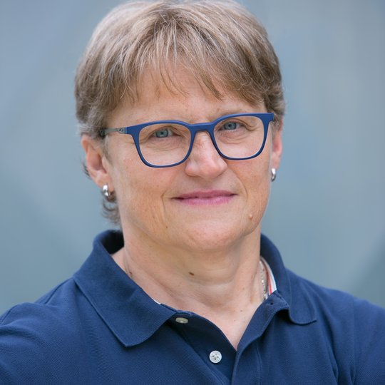 Anita Groß, Verwaltung
