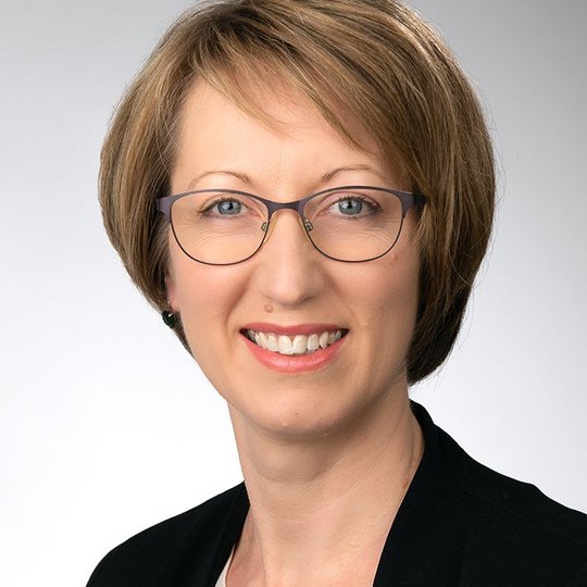 Irene Sitnik, Verwaltung, Integration